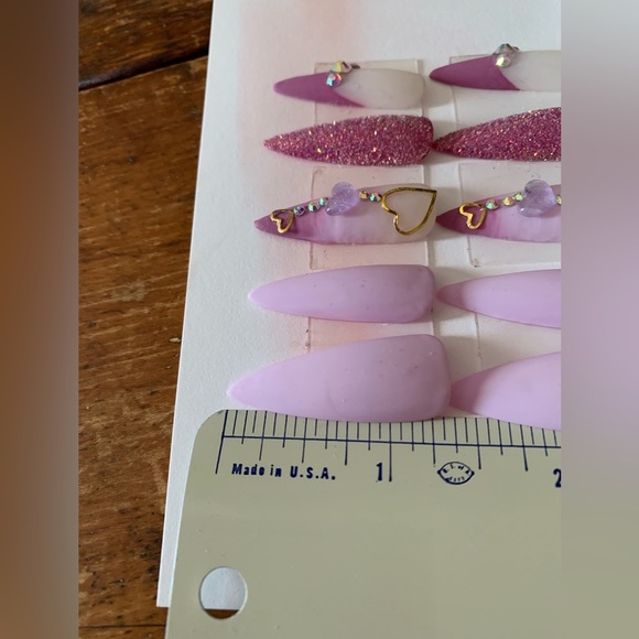 Press on nails hand painted with shades of pink and purple - Picture 3 of 4